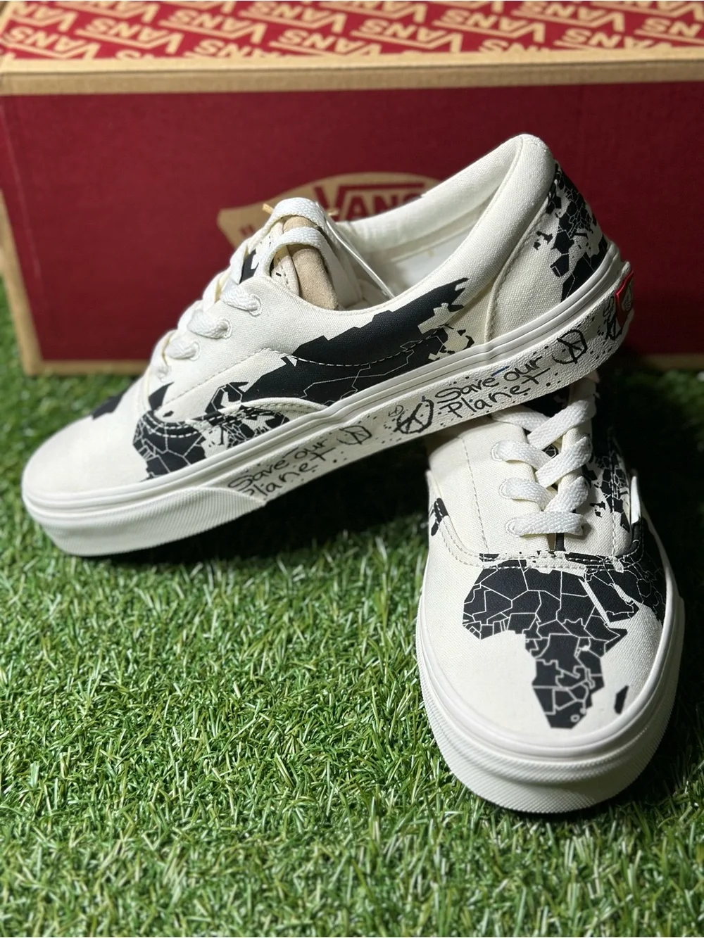 VANS SAVE OUR PLANET X ERA, CLASSIC WHITE/ BLACK, MENS 5/WOMEN 8.5, VN0A4BV4TGP
